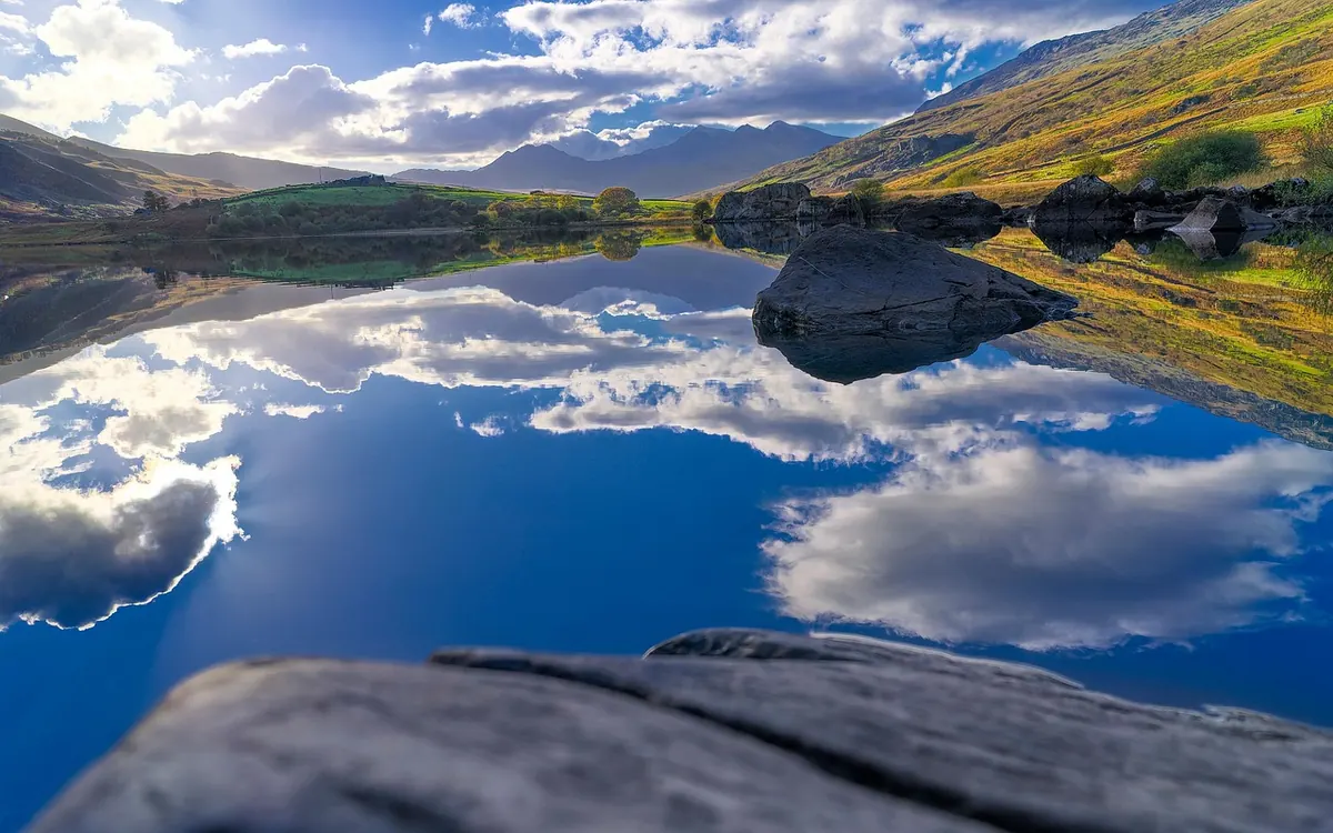 How to Hike Snowdon (Yr Wyddfa) Safely: Routes, Weather and Parking
