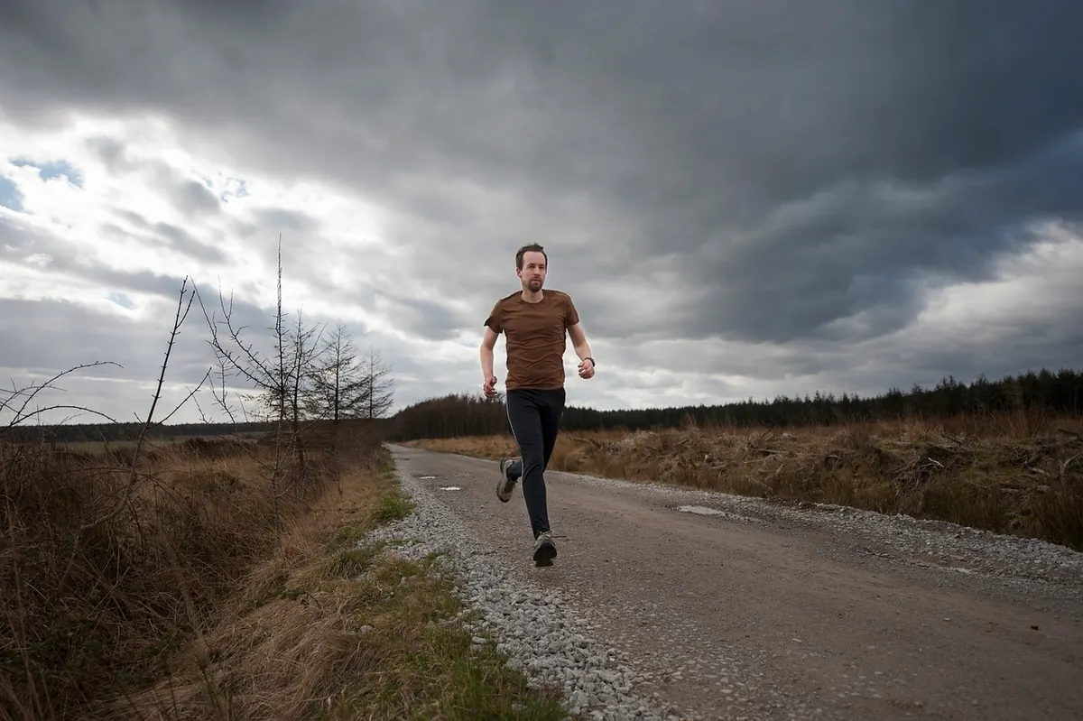 Trail Running vs Hiking: Which Is Better for UK Countryside Adventures?